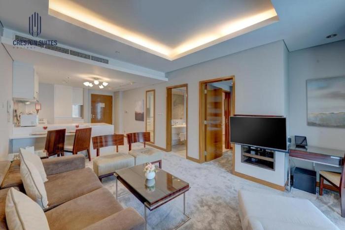 Urban Chic 1BR - Dubai Mall Access, Pool & Parking
