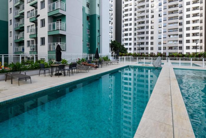 Modern loft with pool and sauna! AC, WiFi e TV