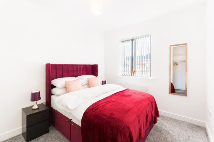 Anchor House by Prime Stays - 4-Bed Home with Parking - Sleeps 9
