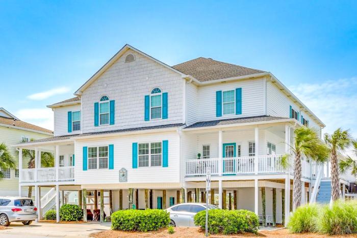 Pelican Manor Unit D