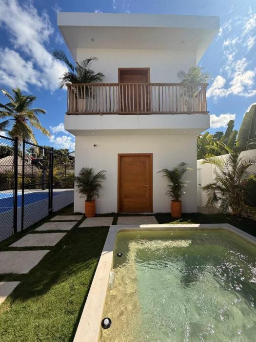 Modern 2BR Casita, Private Jacuzzi Near Beach, Pickleball, basketball