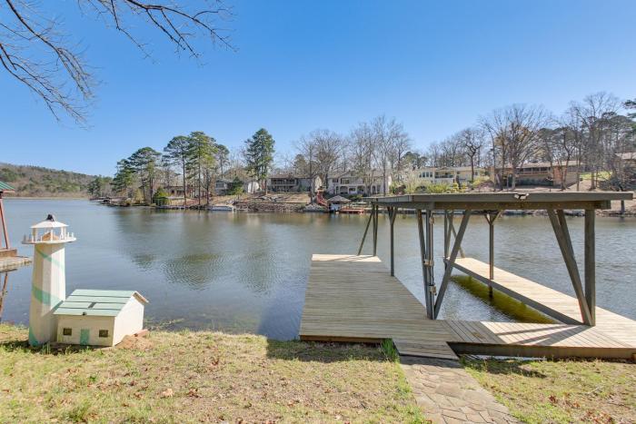 Tranquil Family Retreat w Views on Lake Desoto