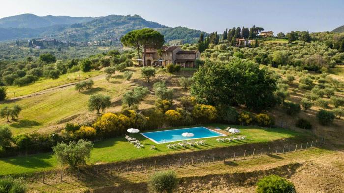 Large Country House Near Lucca With Private Pool