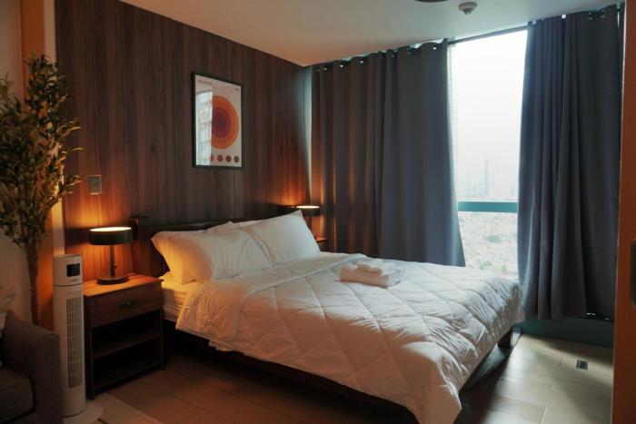 NEW! Rustic Cozy 350Mbps Skyline BGC Uptown Backhome3