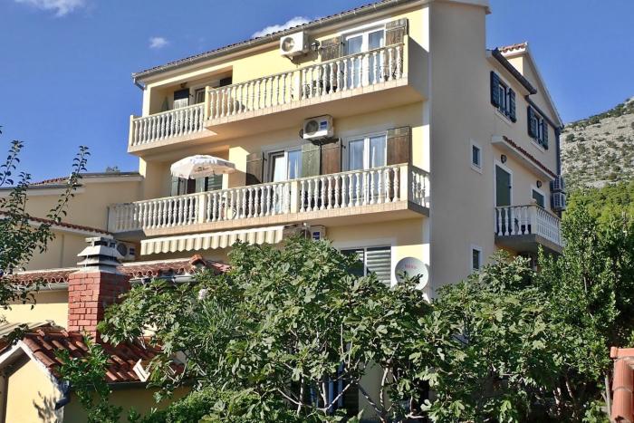 Apartments with parking space Starigrad - Paklenica - 25376