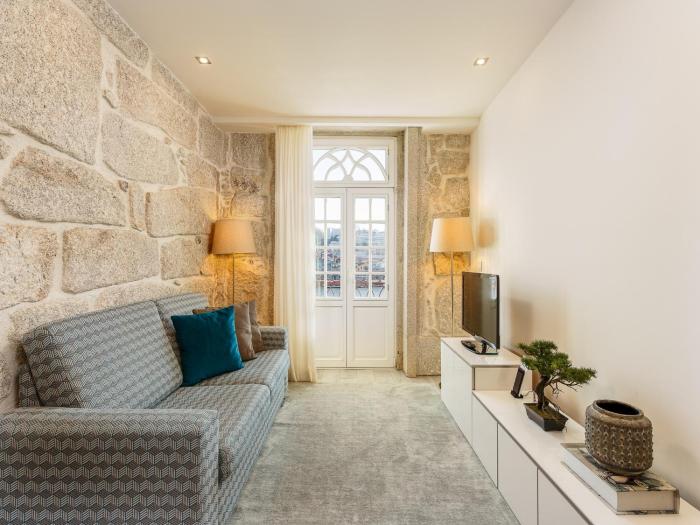 River-View Apartment in Oporto for 4