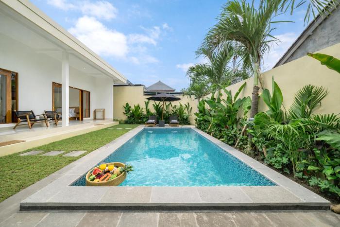 Lasterra - Stylish Villa with Huge Pool Close to the Beach