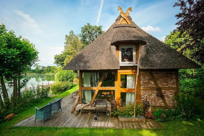 Fishers Cottage By Lake With Magical Garden