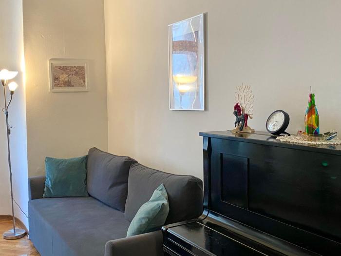 Sunny apartment near the Castle