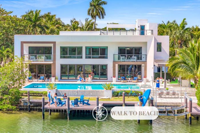 Waterfront Masterpiece Villa Grand Heated Pool Seabreeze Key