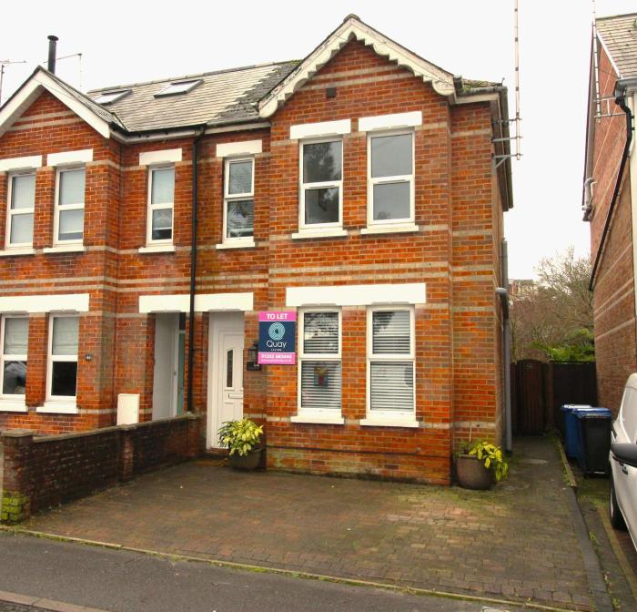 Casa Esperanza - Stylish home with sunny rear garden