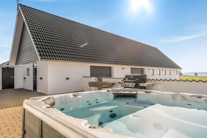 Luxury House With Outdoor Hot Tub And Activity Room, And Unique View Of Thy National Park