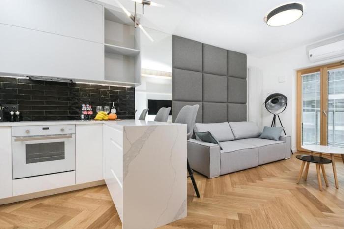Golden Apartments Warsaw - Luxury 2-Bedroom, Mennica Residence&166