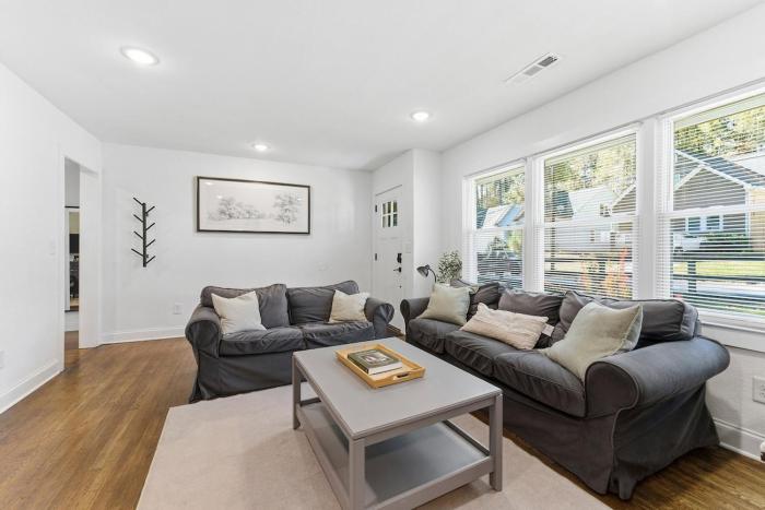 Modern 5BR Near West Midtown,Fire Pit,Pet Friendly