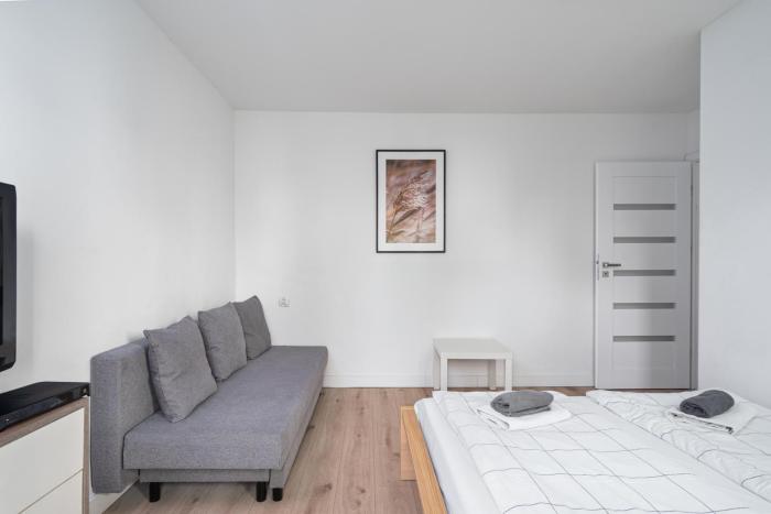 Central Warsaw Apartment for 7 Guests - Kredytowa