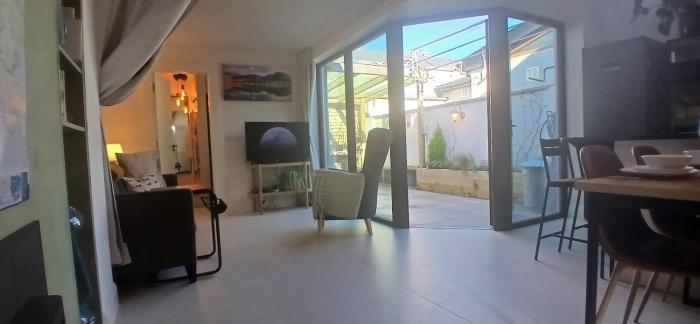 Stylish Cottage with Loft Sleeps 4