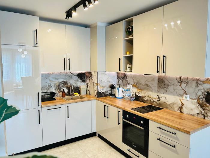 Elegant Stay 1-Bedroom Apartment in St St Constantine and Helena, Free Parking