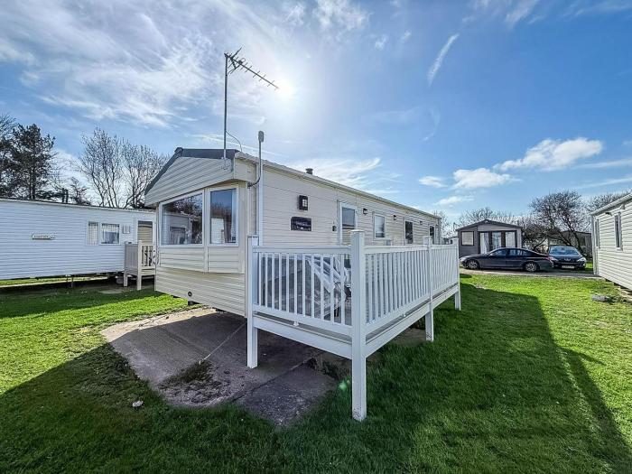 Lovely Caravan At Broadland Sands Holiday Park Nearby Lowestoft Ref 20161Bs