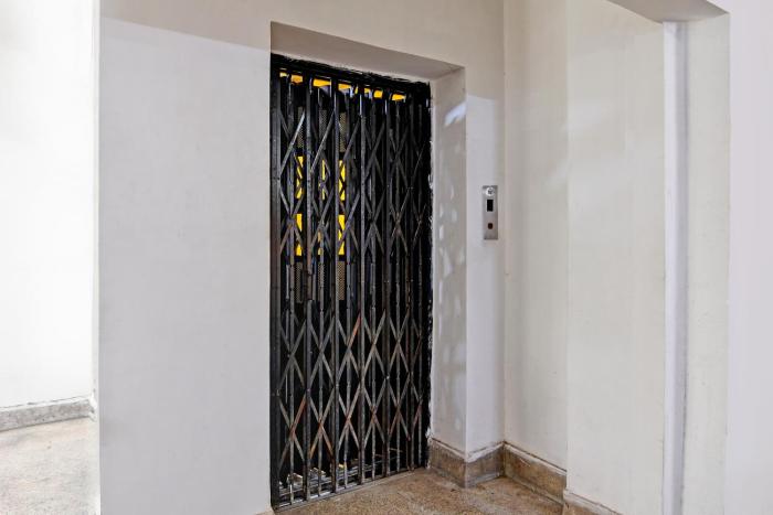 Hotel O by OYO Red Rose Near Noapara Metro Station