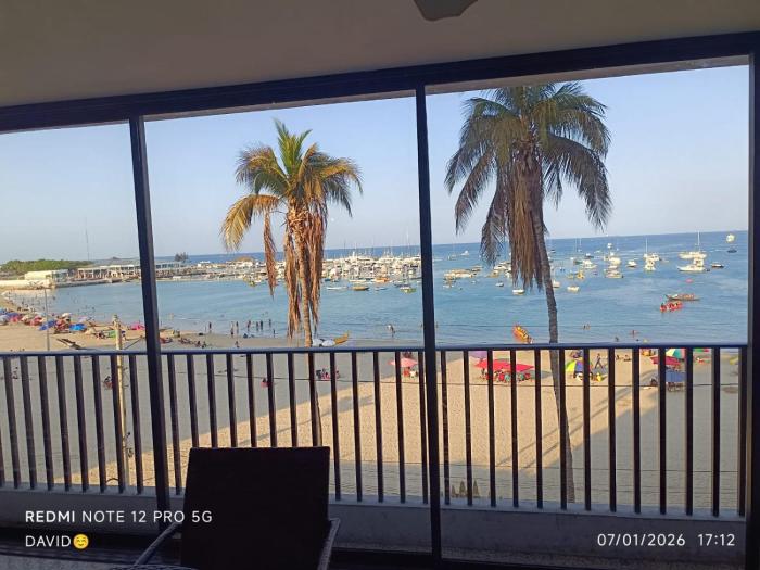 Amplio departamento frente al mar SALINAS