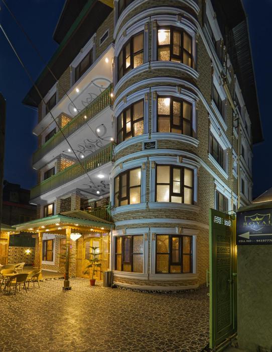Triangle Retreat - Royal Habib Residency