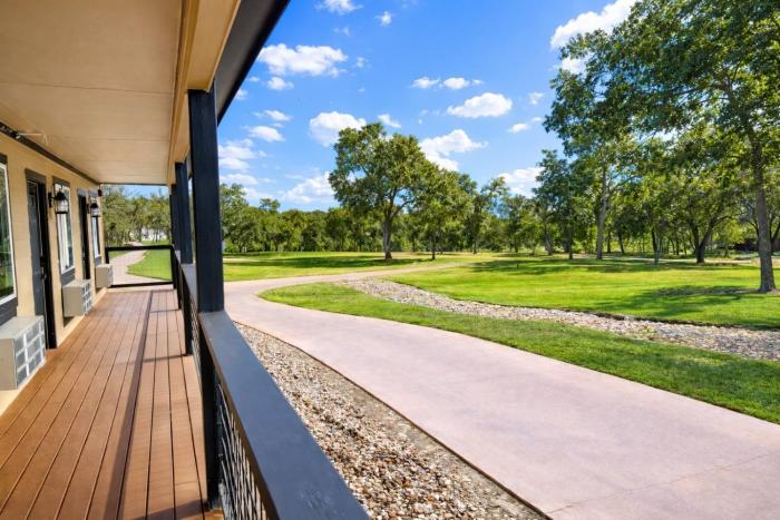 Bentwood Texas Suite 2