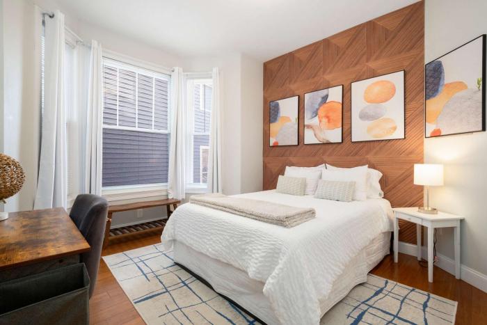 Jennifers Chic 2nd Floor Apt Private Deck w Views