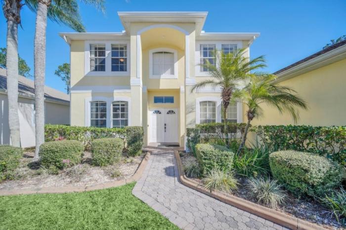 Spacious 7-bedroom villa with stunning golf course villa