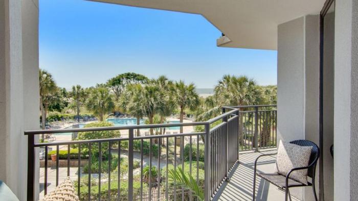 208 B Shipwatch by AvantStay Ocean Views Close to Beach Community Pool