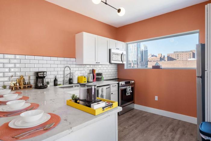 Modern 1BR Brick KingBed +Close to DT