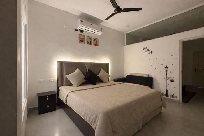 Flat in Noida near gaur mall