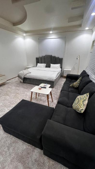 A quiet studio with a neat design استديو انيق وهادي