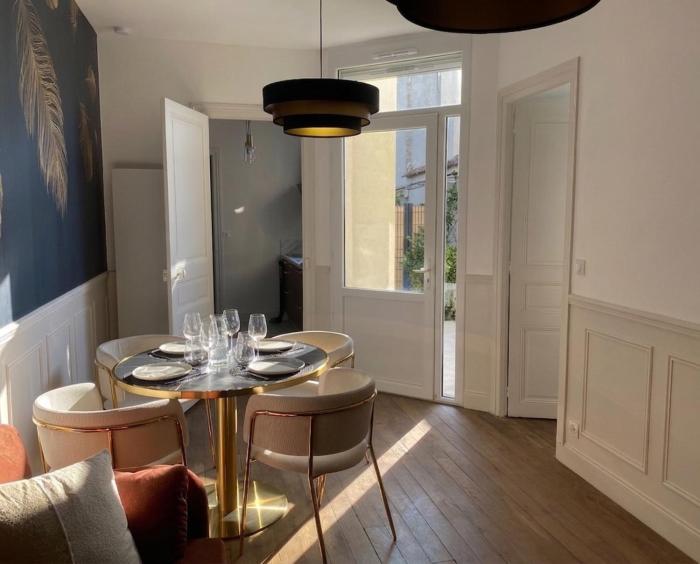 Downtown apartment with private garden