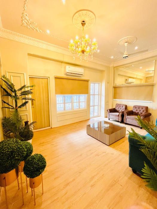Ballygunge 2BHK 2000sqft flat main road