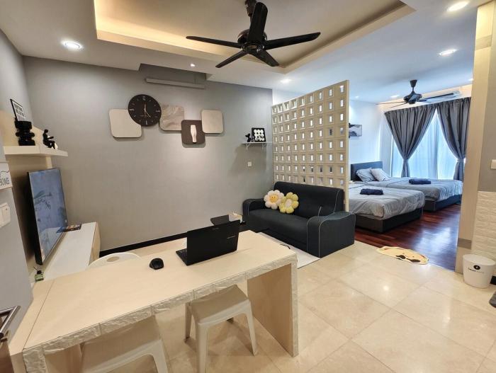 Pet Friendly Altitude Studio Bathub 2Day stay -20 Percent Offer , Melaka Highest Sea View Cafe & Bar to Enjoy