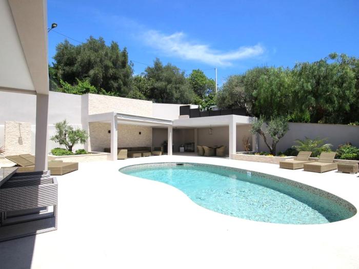 Villa Seyne-sur-Mer avec piscine privée et commerces de plage accessibles à pied