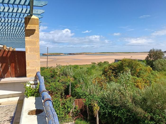 f5 triplex très proche de la lagune Pour famille seulement