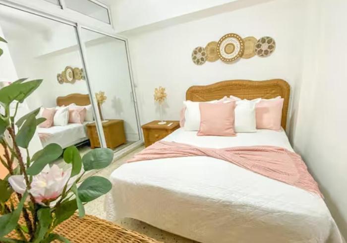 Colonial Zone 2BR Apartment Prime Location