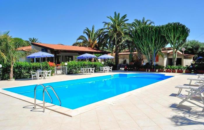 Lovely Apartment In Ricadi With Swimming Pool