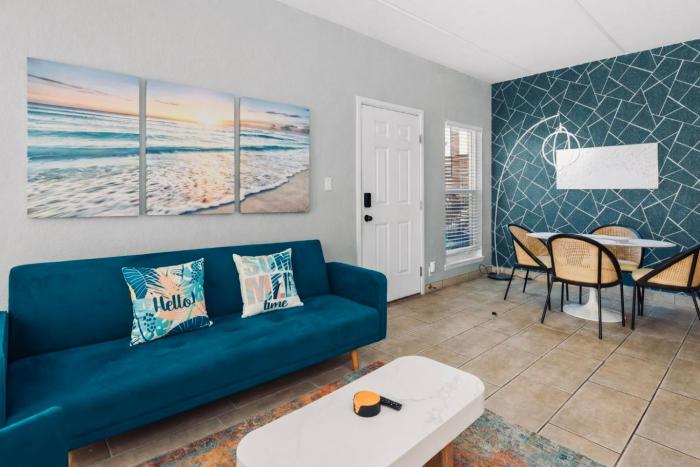 SPI Beach Condo - Just a block away to Paradise