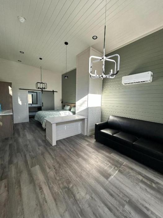 TH24 Midnight Moon Tiny Home - 15 min to Sedona