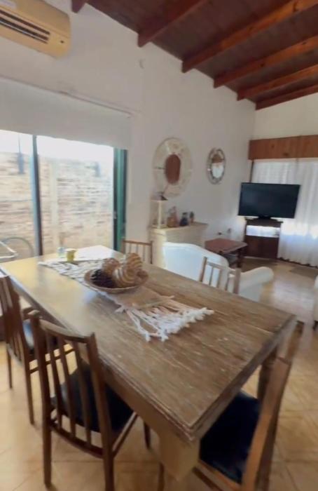Casa centrica amplia en Baradero con parque y pileta
