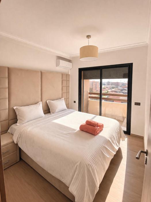 Superbe Appartement 26 Chambres avec Piscine & Balcon Gueliz