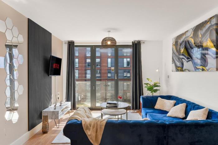 City Heaven Retreat with Balcony, Free Parking