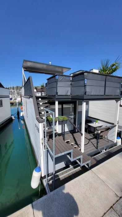 Floating Sea House Marina Pearl