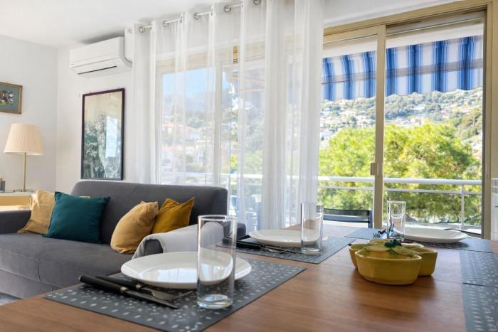 Elegant 2-bedroom apartment with balconies - Parking - Close to Monaco