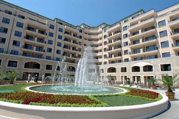 Family Apartment with Sea View & Pool in Zlatna Kotva