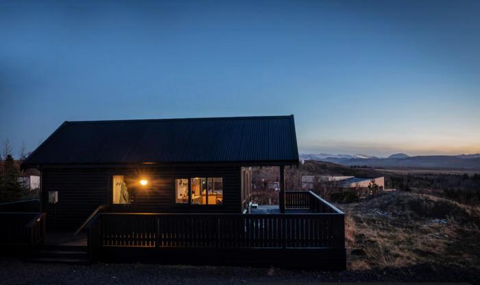 Cozy cabin near golden circle with panoramic views