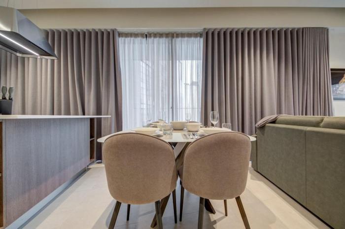 Mercury Tower Luxury Apt- Pools, Gym & Spa