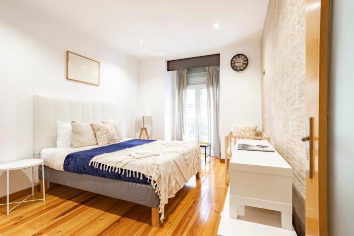 Cozy 3BR Near Av Liberdade Sleeps 8 Patio